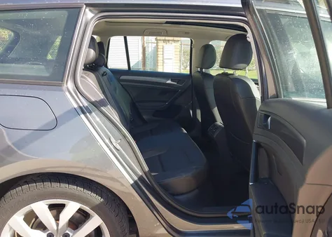 2019 Volkswagen Golf Sportwagen 1.4T S/1.4T Se z USA, uszkodzony, nr VIN 3VWY57AU4KM506877